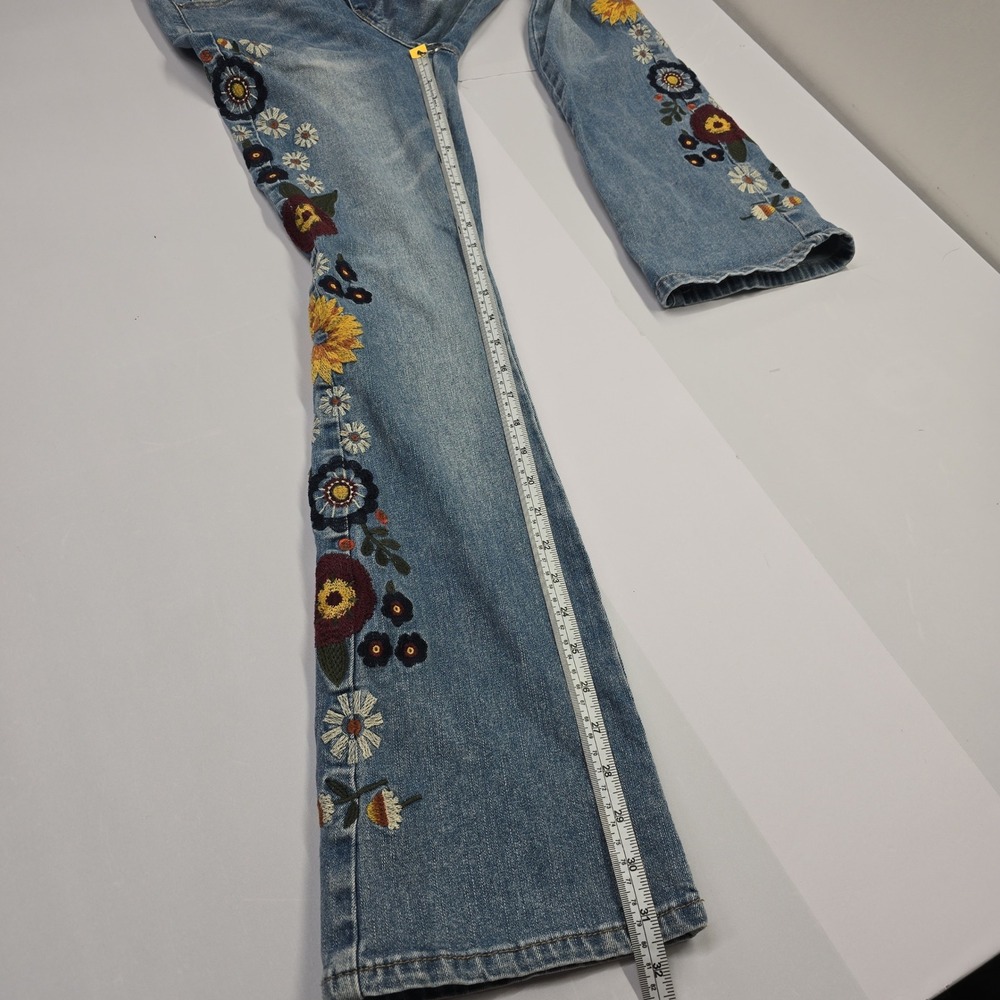 Embroidered Floral Blue Women’s Jeans - Picture 6 of 6